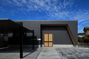 理想的なコンパクト平屋住宅｜中庭を配したコートハウス設計｜岡山・倉敷で建てるおしゃれな注文住宅【意匠堂】