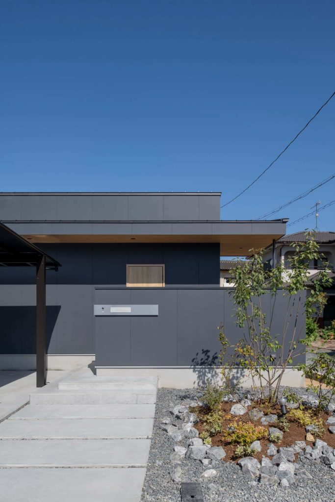 プラグマティズムの家の外観｜キューブ型の中庭のある家｜岡山・倉敷でおしゃれな注文住宅を手がける工務店【意匠堂】