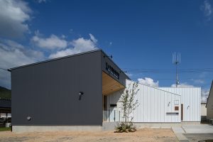 工務店,注文住宅,家づくり,建築家,新築,住宅展示場,設計事務所,岡山,倉敷,総社,中庭のある家,ウッドデッキ,デザイナーズ住宅,インナーガレージ,コートハウス,高気密,高断熱,高性能住宅,耐震住宅,おしゃれ住宅,店舗併用住宅,店舗デザイン