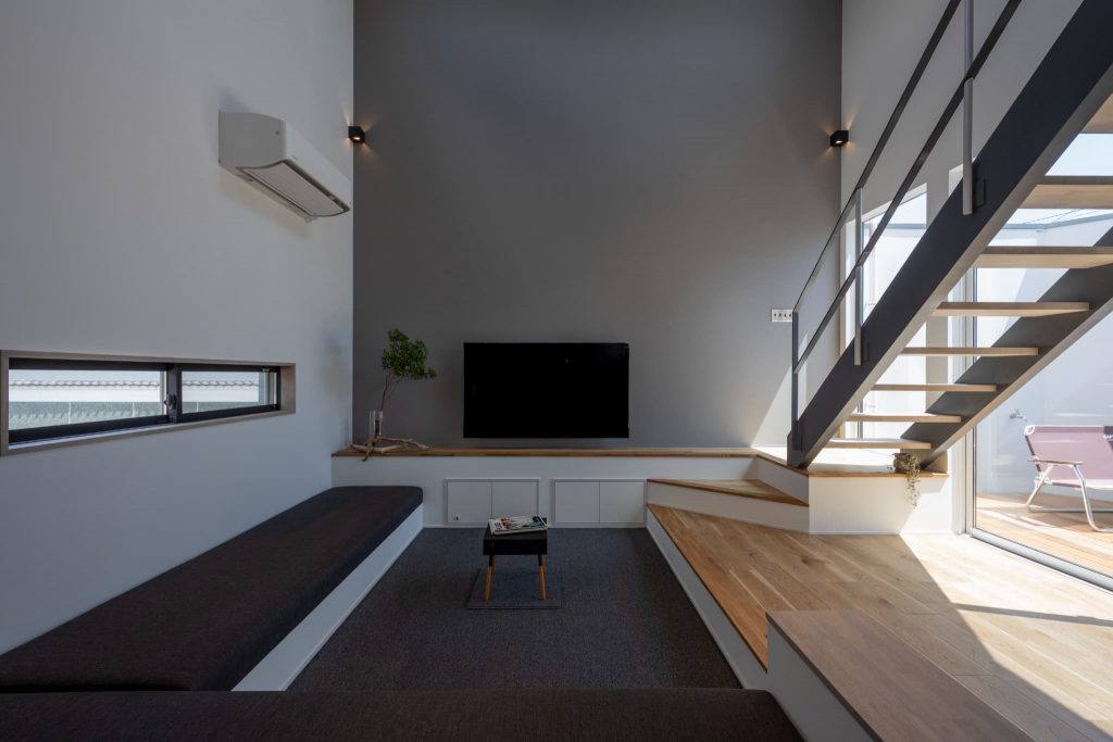 爽々な家のリビング｜グレージュを基調としたピットリビング｜岡山・倉敷でおしゃれな注文住宅を手がける工務店【意匠堂】