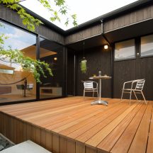 工務店、オシャレ住宅、デザイン建築、注文住宅、岡山工務店、意匠堂、新築、店舗設計、完成見学会、工務店、デザイナーズ住宅、岡山一級建築士事務所 デッキ/庭のデザイン|ウッドデッキ|年間11棟限定。岡山・倉敷で工務店が“作品”として叶えるおしゃれな注文住宅|岡山・倉敷でおしゃれな注文住宅を手がける工務店【意匠堂】