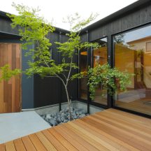 工務店、オシャレ住宅、デザイン建築、注文住宅、岡山工務店、意匠堂、新築、店舗設計、完成見学会、工務店、デザイナーズ住宅、岡山一級建築士事務所 デッキ/庭のデザイン|ウッドデッキ|年間11棟限定。岡山・倉敷で工務店が“作品”として叶えるおしゃれな注文住宅|岡山・倉敷でおしゃれな注文住宅を手がける工務店【意匠堂】