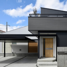ガレージのデザイン｜岡山の工務店株式会社意匠堂のおしゃれ新築注文住宅竣工写真｜岡山・倉敷のおしゃれな注文住宅を手がける工務店によるデザイナーズ住宅｜岡山・倉敷でおしゃれな注文住宅を手がける工務店【意匠堂】
