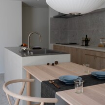 ナチュラルのデザイン｜上質と余白の平屋住まいのダイニング｜木の風合いに合うナチュラルテイスト｜年間11棟限定。岡山・倉敷で工務店が“作品”として叶えるおしゃれな注文住宅｜岡山・倉敷でおしゃれな注文住宅を手がける工務店【意匠堂】