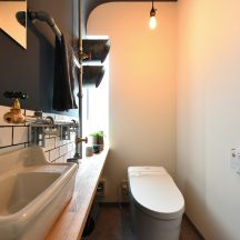 工務店、住宅展示場、家づくり、建築家、設計事務所、オシャレ住宅、デザイン建築、注文住宅、岡山工務店、意匠堂、新築、店舗設計、完成見学会、工務店、デザイナーズ住宅、岡山一級建築士事務所、倉敷 トイレ/洗面のデザイン|年間11棟限定。岡山・倉敷で工務店が“作品”として叶えるおしゃれな注文住宅|岡山・倉敷でおしゃれな注文住宅を手がける工務店【意匠堂】