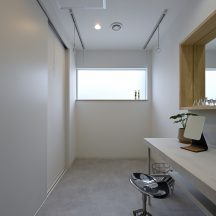 ナチュラルのデザイン|トイレ/洗面のデザイン|新築注文住宅竣工写真おしゃれなランドリースペース|年間11棟限定。岡山・倉敷で工務店が“作品”として叶えるおしゃれな注文住宅|岡山・倉敷でおしゃれな注文住宅を手がける工務店【意匠堂】