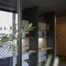 ディティール||趣味部屋のデザイン|新築注文住宅竣工写真おしゃれな造作デスク|年間11棟限定。岡山・倉敷で工務店が“作品”として叶えるおしゃれな注文住宅|岡山・倉敷でおしゃれな注文住宅を手がける工務店【意匠堂】