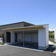 ガレージのデザイン｜岡山の工務店株式会社意匠堂のおしゃれ新築注文住宅竣工写真｜岡山・倉敷のおしゃれな注文住宅を手がける工務店によるデザイナーズ住宅｜岡山・倉敷でおしゃれな注文住宅を手がける工務店【意匠堂】