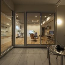 工務店,注文住宅,家づくり,建築家,新築,住宅展示場,設計事務所,岡山,倉敷,総社,中庭のある家,ウッドデッキ,デザイナーズ住宅,インナーガレージ,コートハウス,高気密,高断熱,高性能住宅,耐震住宅,おしゃれ住宅 デッキ/庭のデザイン|年間11棟限定。岡山・倉敷で工務店が“作品”として叶えるおしゃれな注文住宅|岡山・倉敷でおしゃれな注文住宅を手がける工務店【意匠堂】