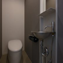 トイレ/洗面のデザイン|新築注文住宅竣工写真おしゃれなトイレ|年間11棟限定。岡山・倉敷で工務店が“作品”として叶えるおしゃれな注文住宅|岡山・倉敷でおしゃれな注文住宅を手がける工務店【意匠堂】
