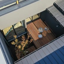 default デッキ/庭のデザイン|中庭・ウッドデッキ(コートハウス)施工事例|年間11棟限定。岡山・倉敷で工務店が“作品”として叶えるおしゃれな注文住宅|岡山・倉敷でおしゃれな注文住宅を手がける工務店【意匠堂】