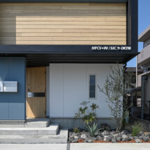 玄関／土間のデザイン｜エントランスアプローチ（玄関土間）施工事例｜年間11棟限定。岡山・倉敷で工務店が“作品”として叶えるおしゃれな注文住宅｜岡山・倉敷でおしゃれな注文住宅を手がける工務店【意匠堂】