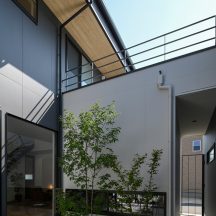 デッキ/庭のデザイン|中庭・ウッドデッキ(中庭のある家)施工事例|年間11棟限定。岡山・倉敷で工務店が“作品”として叶えるおしゃれな注文住宅|岡山・倉敷でおしゃれな注文住宅を手がける工務店【意匠堂】