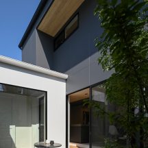 デッキ/庭のデザイン|中庭・ウッドデッキ(中庭のある家)施工事例|年間11棟限定。岡山・倉敷で工務店が“作品”として叶えるおしゃれな注文住宅|岡山・倉敷でおしゃれな注文住宅を手がける工務店【意匠堂】