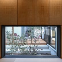 デッキ/庭のデザイン|中庭・ウッドデッキ(中庭のある家)施工事例|年間11棟限定。岡山・倉敷で工務店が“作品”として叶えるおしゃれな注文住宅|岡山・倉敷でおしゃれな注文住宅を手がける工務店【意匠堂】