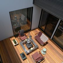 デッキ/庭のデザイン|中庭・ウッドデッキ(中庭のある家)施工事例|年間11棟限定。岡山・倉敷で工務店が“作品”として叶えるおしゃれな注文住宅|岡山・倉敷でおしゃれな注文住宅を手がける工務店【意匠堂】