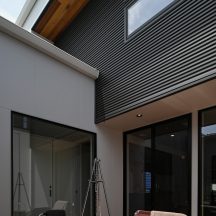 デッキ/庭のデザイン|中庭・ウッドデッキ(中庭のある家)施工事例|年間11棟限定。岡山・倉敷で工務店が“作品”として叶えるおしゃれな注文住宅|岡山・倉敷でおしゃれな注文住宅を手がける工務店【意匠堂】