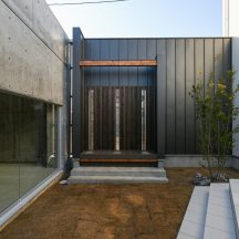 デッキ/庭のデザイン|中庭・ウッドデッキ(中庭のある家)施工事例|年間11棟限定。岡山・倉敷で工務店が“作品”として叶えるおしゃれな注文住宅|岡山・倉敷でおしゃれな注文住宅を手がける工務店【意匠堂】