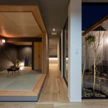 デッキ/庭のデザイン|中庭・ウッドデッキ(中庭のある家)施工事例|年間11棟限定。岡山・倉敷で工務店が“作品”として叶えるおしゃれな注文住宅|岡山・倉敷でおしゃれな注文住宅を手がける工務店【意匠堂】