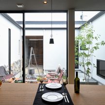 デッキ/庭のデザイン|中庭・ウッドデッキ(中庭のある家)施工事例|年間11棟限定。岡山・倉敷で工務店が“作品”として叶えるおしゃれな注文住宅|岡山・倉敷でおしゃれな注文住宅を手がける工務店【意匠堂】