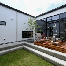 中庭・ウッドデッキ(中庭のある家)施工事例