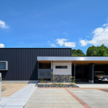 ガレージのデザイン｜S/S FUSIONの家｜｜岡山・倉敷のおしゃれな注文住宅を手がける工務店によるデザイナーズ住宅｜岡山・倉敷でおしゃれな注文住宅を手がける工務店【意匠堂】