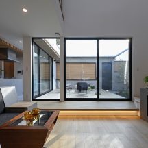 デッキ/庭のデザイン|中庭・ウッドデッキ(中庭のある家)施工事例|年間11棟限定。岡山・倉敷で工務店が“作品”として叶えるおしゃれな注文住宅|岡山・倉敷でおしゃれな注文住宅を手がける工務店【意匠堂】