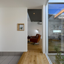 玄関／土間のデザイン｜エントランス（玄関土間）施工事例｜年間11棟限定。岡山・倉敷で工務店が“作品”として叶えるおしゃれな注文住宅｜岡山・倉敷でおしゃれな注文住宅を手がける工務店【意匠堂】