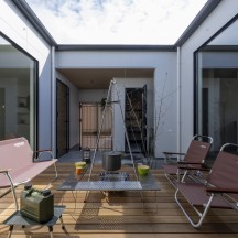 境界を曖昧にする軒下のアプローチ|大開口による視線と動線の空間構成|岡山・倉敷で建てるおしゃれな注文住宅【意匠堂】