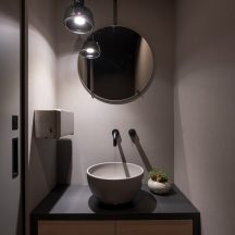 トイレ/洗面のデザイン|シンプルかつ高級感のあるトイレ用洗面台|年間11棟限定。岡山・倉敷で工務店が“作品”として叶えるおしゃれな注文住宅|岡山・倉敷でおしゃれな注文住宅を手がける工務店【意匠堂】