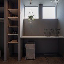 南面の採用を贅沢に取り入れた室内物干しのある脱衣洗濯室