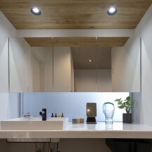 ナチュラルのデザイン｜トイレ／洗面のデザイン｜新築注文住宅竣工写真シンプルな洗面化粧台｜年間11棟限定。岡山・倉敷で工務店が“作品”として叶えるおしゃれな注文住宅｜岡山・倉敷でおしゃれな注文住宅を手がける工務店【意匠堂】