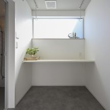 トイレ/洗面のデザイン|新築注文住宅竣工写真室内物干しスペース|年間11棟限定。岡山・倉敷で工務店が“作品”として叶えるおしゃれな注文住宅|岡山・倉敷でおしゃれな注文住宅を手がける工務店【意匠堂】