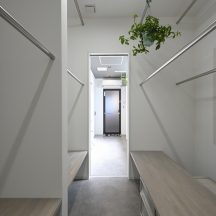 トイレ/洗面のデザイン|新築注文住宅竣工写真ファミリークローゼット|年間11棟限定。岡山・倉敷で工務店が“作品”として叶えるおしゃれな注文住宅|岡山・倉敷でおしゃれな注文住宅を手がける工務店【意匠堂】