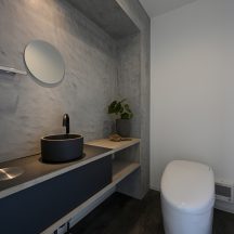 トイレ/洗面のデザイン|新築注文住宅竣工写真おしゃれなトイレ|年間11棟限定。岡山・倉敷で工務店が“作品”として叶えるおしゃれな注文住宅|岡山・倉敷でおしゃれな注文住宅を手がける工務店【意匠堂】