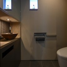 トイレ/洗面のデザイン|新築注文住宅竣工写真おしゃれなトイレ|年間11棟限定。岡山・倉敷で工務店が“作品”として叶えるおしゃれな注文住宅|岡山・倉敷でおしゃれな注文住宅を手がける工務店【意匠堂】