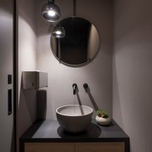 トイレ/洗面のデザイン|シンプルかつ高級感のあるトイレ用洗面台|年間11棟限定。岡山・倉敷で工務店が“作品”として叶えるおしゃれな注文住宅|岡山・倉敷でおしゃれな注文住宅を手がける工務店【意匠堂】