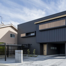 ガレージのデザイン｜新築注文住宅竣工写真おしゃれな外観｜岡山・倉敷のおしゃれな注文住宅を手がける工務店によるデザイナーズ住宅｜岡山・倉敷でおしゃれな注文住宅を手がける工務店【意匠堂】