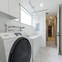 住宅ランドリールーム室内物干しデザイン