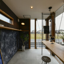 玄関／土間のデザイン｜工務店、オシャレ住宅、デザイン建築、注文住宅、岡山工務店、意匠堂、新築、店舗設計、完成見学会、工務店、デザイナーズ住宅、岡山一級建築士事務所｜年間11棟限定。岡山・倉敷で工務店が“作品”として叶えるおしゃれな注文住宅｜岡山・倉敷でおしゃれな注文住宅を手がける工務店【意匠堂】