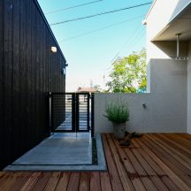 工務店、オシャレ住宅、デザイン建築、注文住宅、岡山工務店、意匠堂、新築、店舗設計、完成見学会、工務店、デザイナーズ住宅、岡山一級建築士事務所 デッキ/庭のデザイン|ウッドデッキ|年間11棟限定。岡山・倉敷で工務店が“作品”として叶えるおしゃれな注文住宅|岡山・倉敷でおしゃれな注文住宅を手がける工務店【意匠堂】