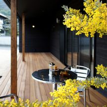 オシャレ住宅、デザイン建築、注文住宅、岡山工務店、意匠堂、新築、店舗設計、完成見学会、工務店、デザイナーズ住宅、岡山一級建築士事務所 デッキ/庭のデザイン|ウッドデッキ|年間11棟限定。岡山・倉敷で工務店が“作品”として叶えるおしゃれな注文住宅|岡山・倉敷でおしゃれな注文住宅を手がける工務店【意匠堂】