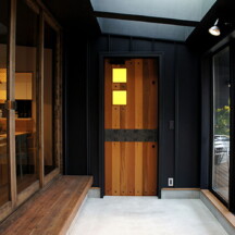 玄関／土間のデザイン｜工務店、オシャレ住宅、デザイン建築、注文住宅、岡山工務店、意匠堂、新築、店舗設計、完成見学会、工務店、デザイナーズ住宅、岡山一級建築士事務所｜年間11棟限定。岡山・倉敷で工務店が“作品”として叶えるおしゃれな注文住宅｜岡山・倉敷でおしゃれな注文住宅を手がける工務店【意匠堂】