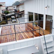 オシャレ住宅、デザイン建築、注文住宅、岡山工務店、意匠堂、新築、店舗設計、完成見学会、工務店、デザイナーズ住宅、岡山一級建築士事務所 デッキ/庭のデザイン|ウッドデッキ|年間11棟限定。岡山・倉敷で工務店が“作品”として叶えるおしゃれな注文住宅|岡山・倉敷でおしゃれな注文住宅を手がける工務店【意匠堂】