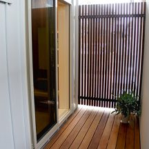 オシャレ住宅、デザイン建築、注文住宅、岡山工務店、意匠堂、新築、店舗設計、完成見学会、工務店、デザイナーズ住宅、岡山一級建築士事務所 デッキ/庭のデザイン|ウッドデッキ|年間11棟限定。岡山・倉敷で工務店が“作品”として叶えるおしゃれな注文住宅|岡山・倉敷でおしゃれな注文住宅を手がける工務店【意匠堂】