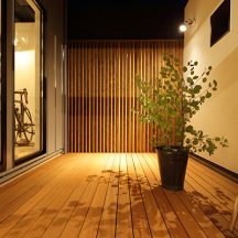 工務店、オシャレ住宅、デザイン建築、注文住宅、岡山工務店、意匠堂、新築、店舗設計、完成見学会、工務店、デザイナーズ住宅、岡山一級建築士事務所 デッキ/庭のデザイン|ウッドデッキ|年間11棟限定。岡山・倉敷で工務店が“作品”として叶えるおしゃれな注文住宅|岡山・倉敷でおしゃれな注文住宅を手がける工務店【意匠堂】