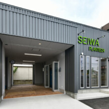 ガレージのデザイン｜スタイリッシュなガレージとお店の融合｜岡山・倉敷のおしゃれな注文住宅を手がける工務店によるデザイナーズ住宅｜岡山・倉敷でおしゃれな注文住宅を手がける工務店【意匠堂】