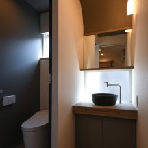 オシャレ住宅、デザイン建築、注文住宅、岡山工務店、意匠堂、新築、店舗設計、完成見学会、工務店、デザイナーズ住宅、岡山一級建築士事務所 トイレ/洗面のデザイン|年間11棟限定。岡山・倉敷で工務店が“作品”として叶えるおしゃれな注文住宅|岡山・倉敷でおしゃれな注文住宅を手がける工務店【意匠堂】