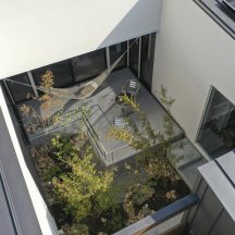 工務店、住宅展示場、家づくり、建築家、設計事務所、おしゃれ住宅、オシャレ住宅、デザイン建築、注文住宅、岡山工務店、意匠堂、新築、店舗設計、完成見学会、工務店、デザイナーズ住宅、岡山一級建築士事務所、倉敷、倉敷工務店、倉敷設計事務所、新築住宅、新築注文住宅、注文住宅、店舗併用住宅、平屋、コートハウス、高性能住宅、高気密高断熱、ローコスト住宅 デッキ/庭のデザイン|デッキ|年間11棟限定。岡山・倉敷で工務店が“作品”として叶えるおしゃれな注文住宅|岡山・倉敷でおしゃれな注文住宅を手がける工務店【意匠堂】