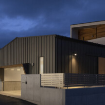 ガレージのデザイン｜ローコスト住宅｜岡山・倉敷のおしゃれな注文住宅を手がける工務店によるデザイナーズ住宅｜岡山・倉敷でおしゃれな注文住宅を手がける工務店【意匠堂】